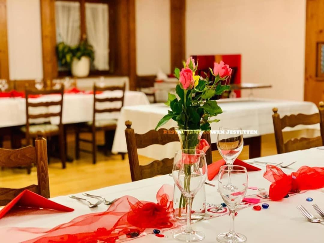 Hotel-Restaurant Zum Loewen Jestetten Exteriör bild