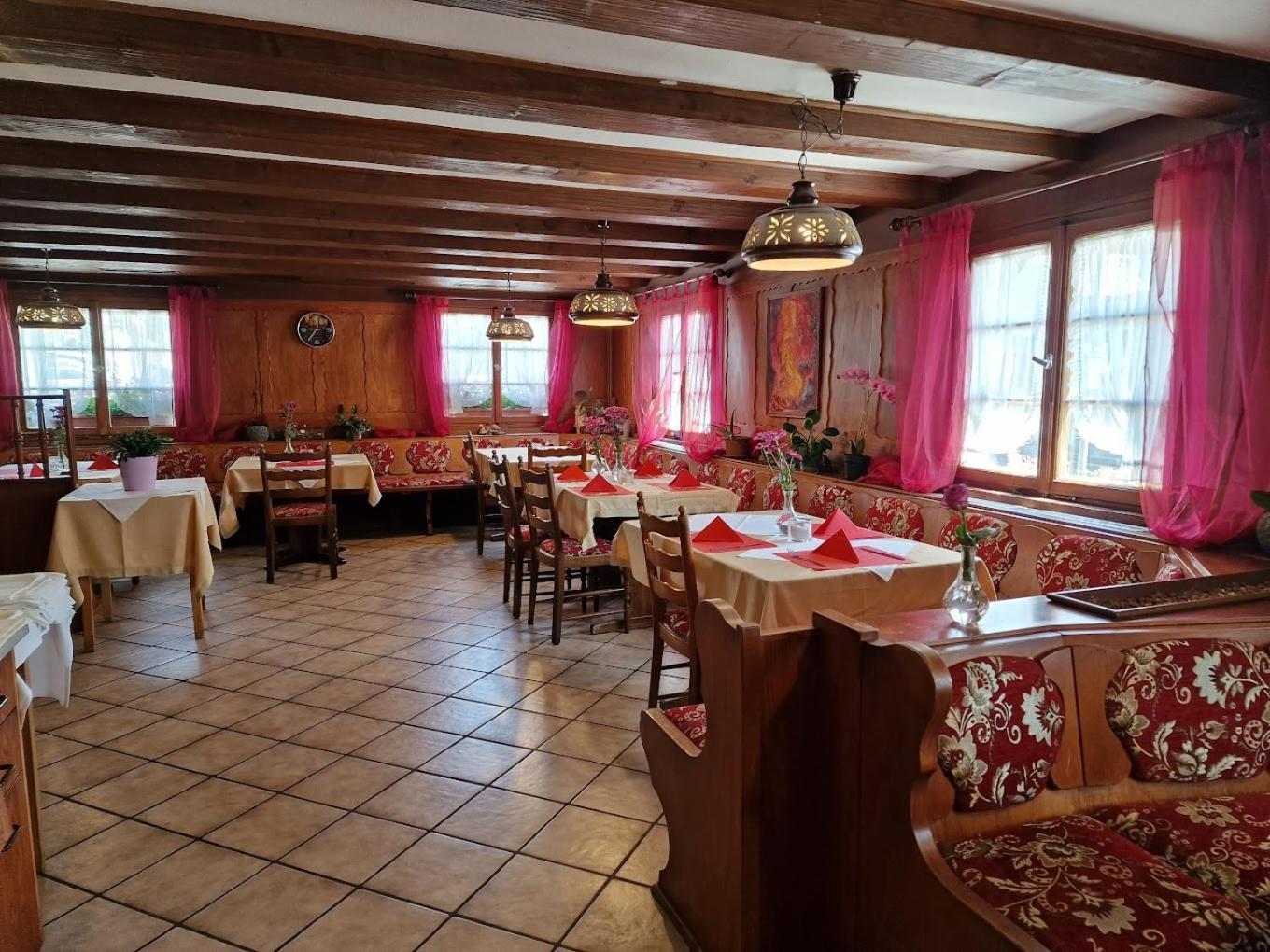 Hotel-Restaurant Zum Loewen Jestetten Exteriör bild