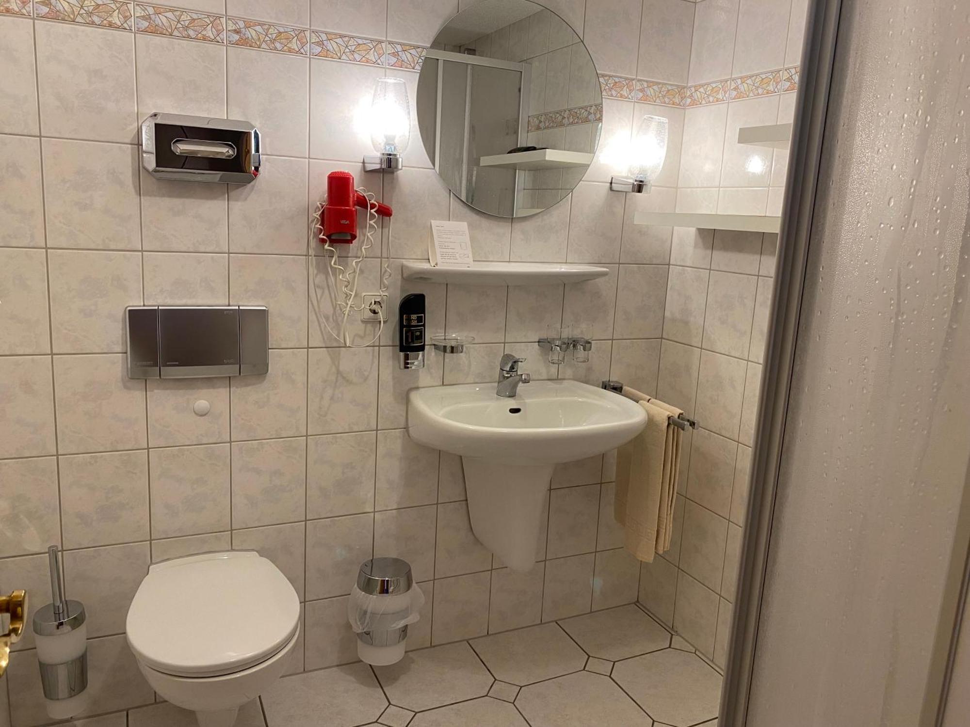 Hotel-Restaurant Zum Loewen Jestetten Exteriör bild