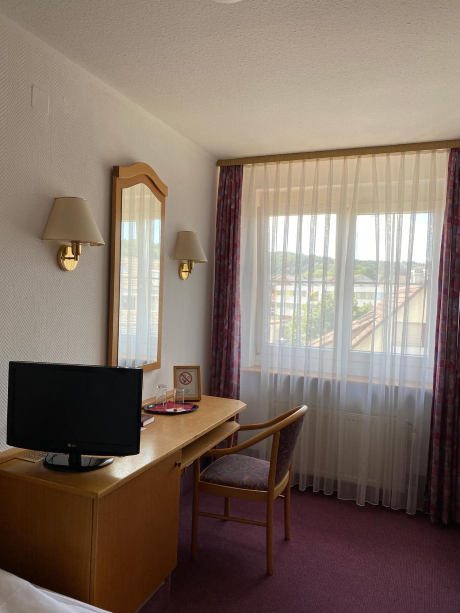 Hotel-Restaurant Zum Loewen Jestetten Exteriör bild